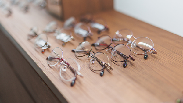 メガネが並んでいるイメージ